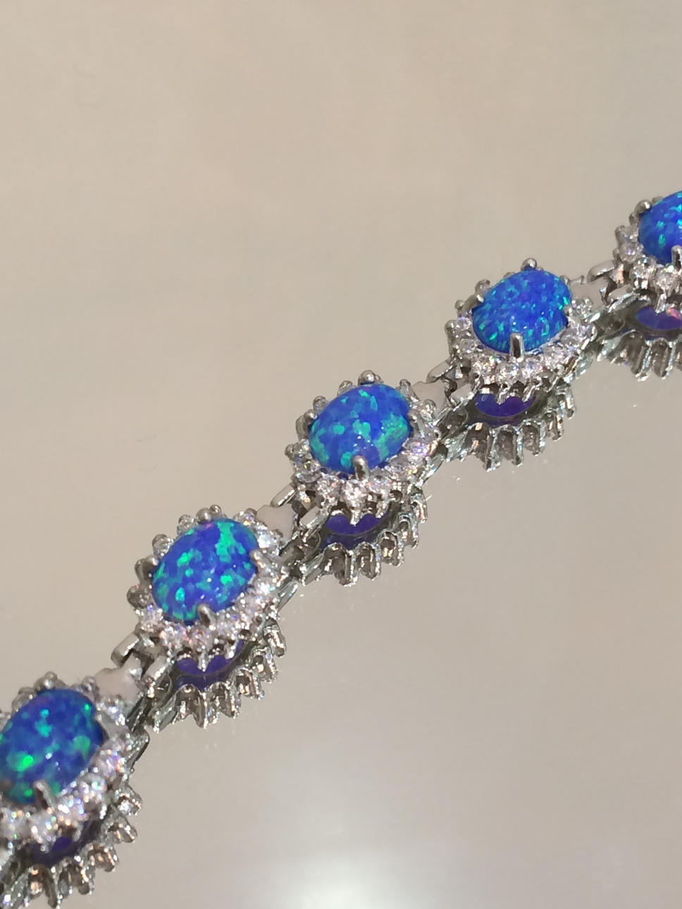 OPALITE ARMBAND.