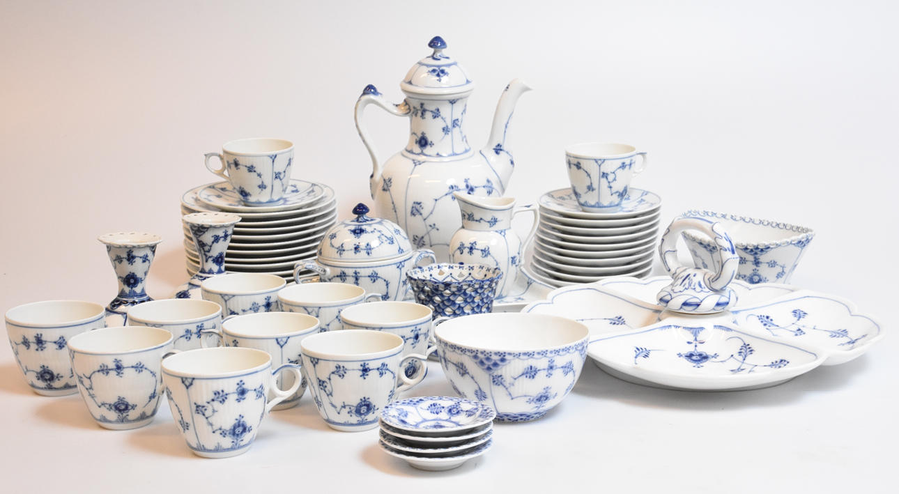 MUSSELMALET 47 delar ,helblond, halvblond Royal Copenhagen.