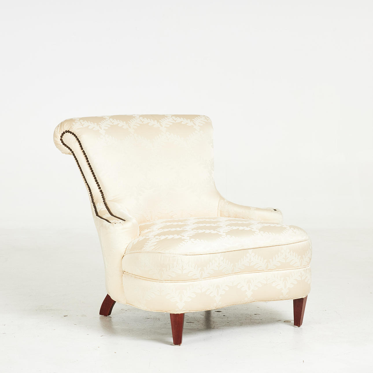 FÅTÖLJ, klädd i nithäftad textil, 1900-tal.