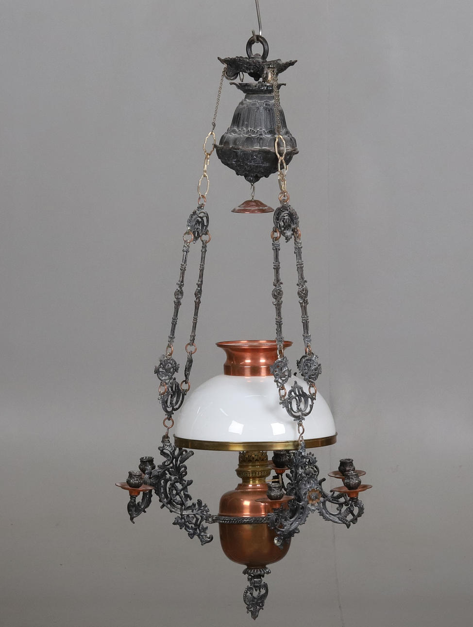HÄNGFOTOGENLAMPA, gjutjärn, koppar, omkring 1900.