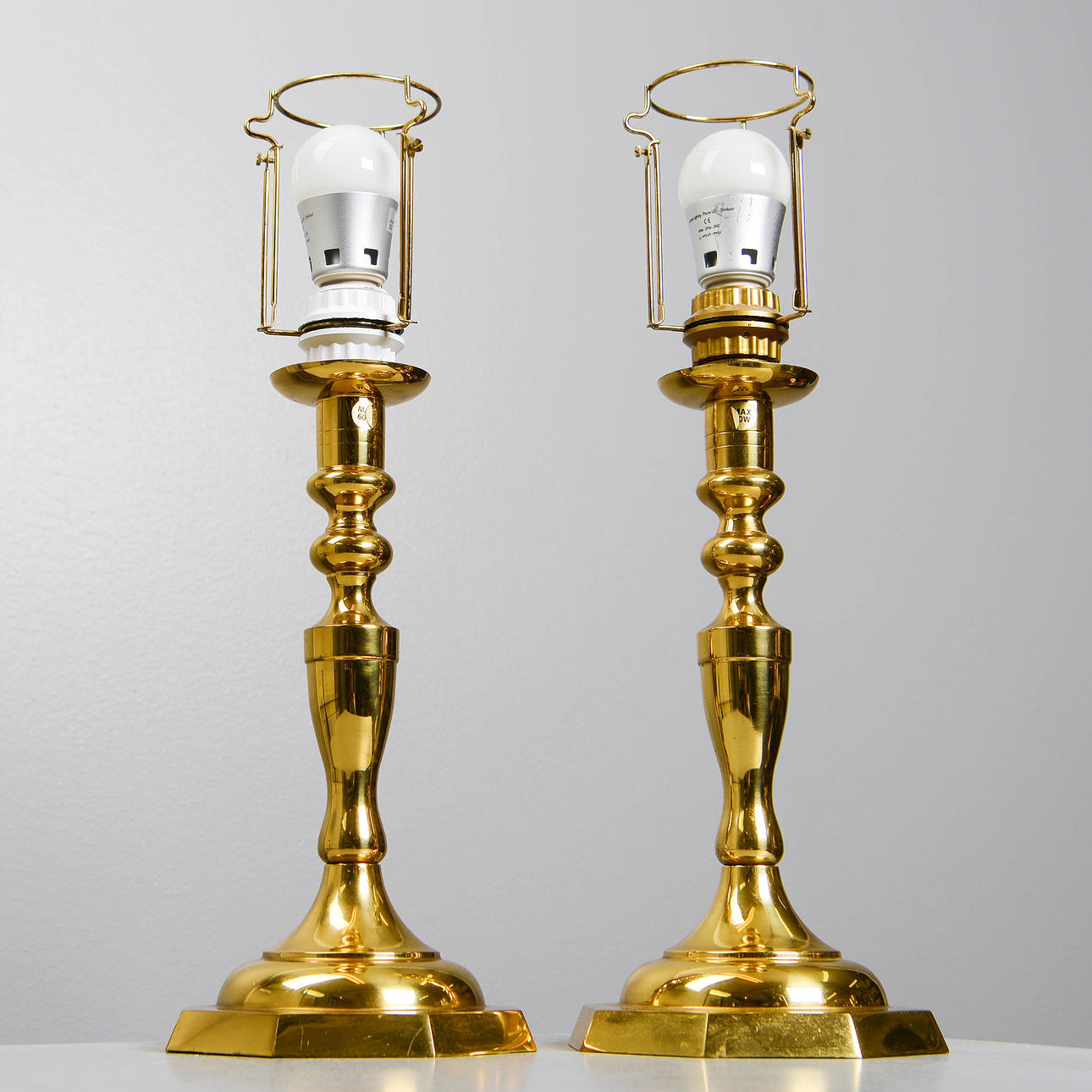 BORDSLAMPOR, 2 st, mässing, 1900-talets andra del.