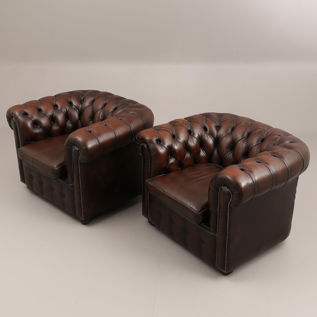 FÅTÖLJER, ett par, Chesterfield, Skinn, 1970/80-tal.