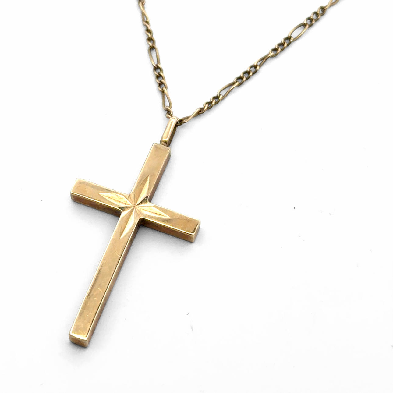 CROSS PENDANT NECKLACE.