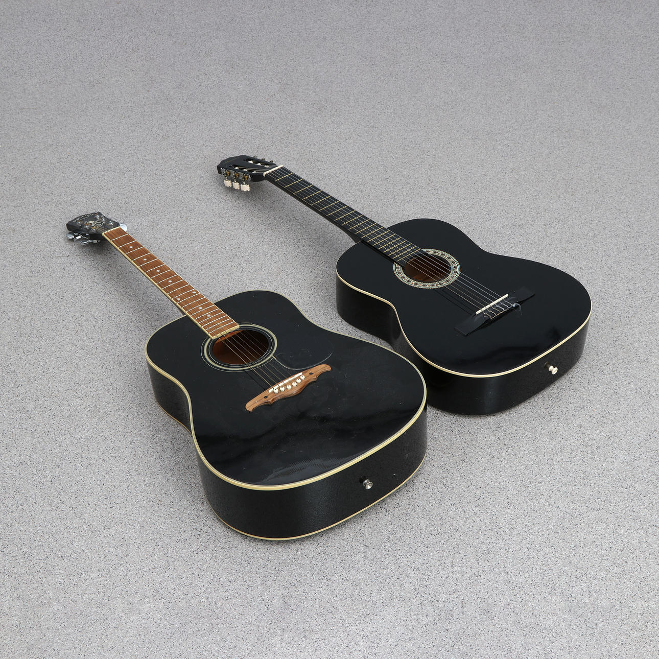 AKUSTISKA GITARRER, TVÅ ST. Akustica, model no 524524 samt Jack & Danny Brothers, model no DG-2 BK, serial no YBGH 2192.