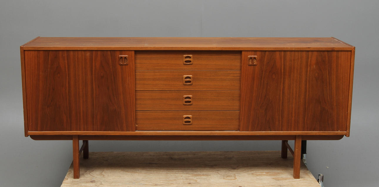 SIDEBOARD, 1900-talets mitt.