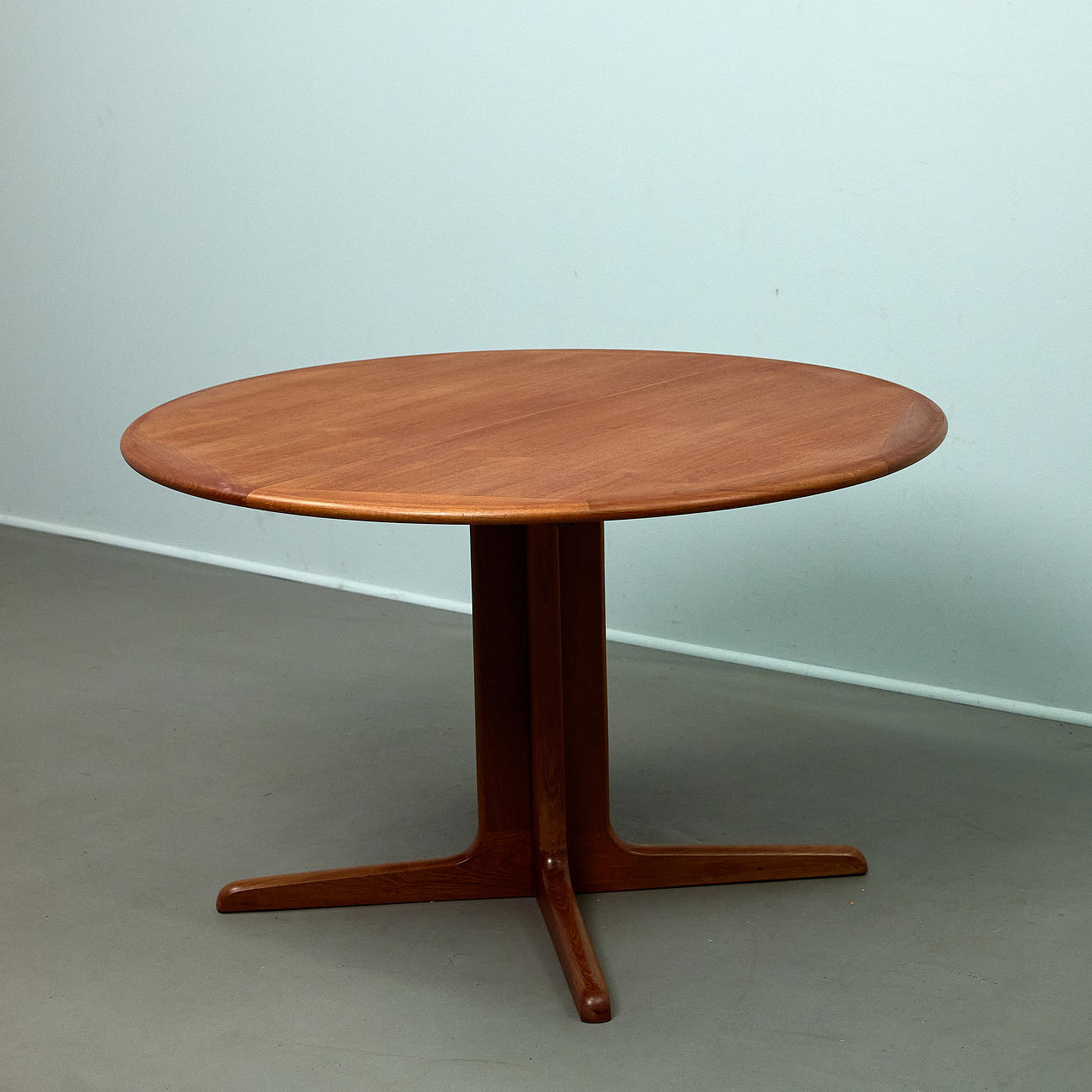 FALSTER MØBELFABRIK. Extendable dining table, teak, 1960s, Denmark.