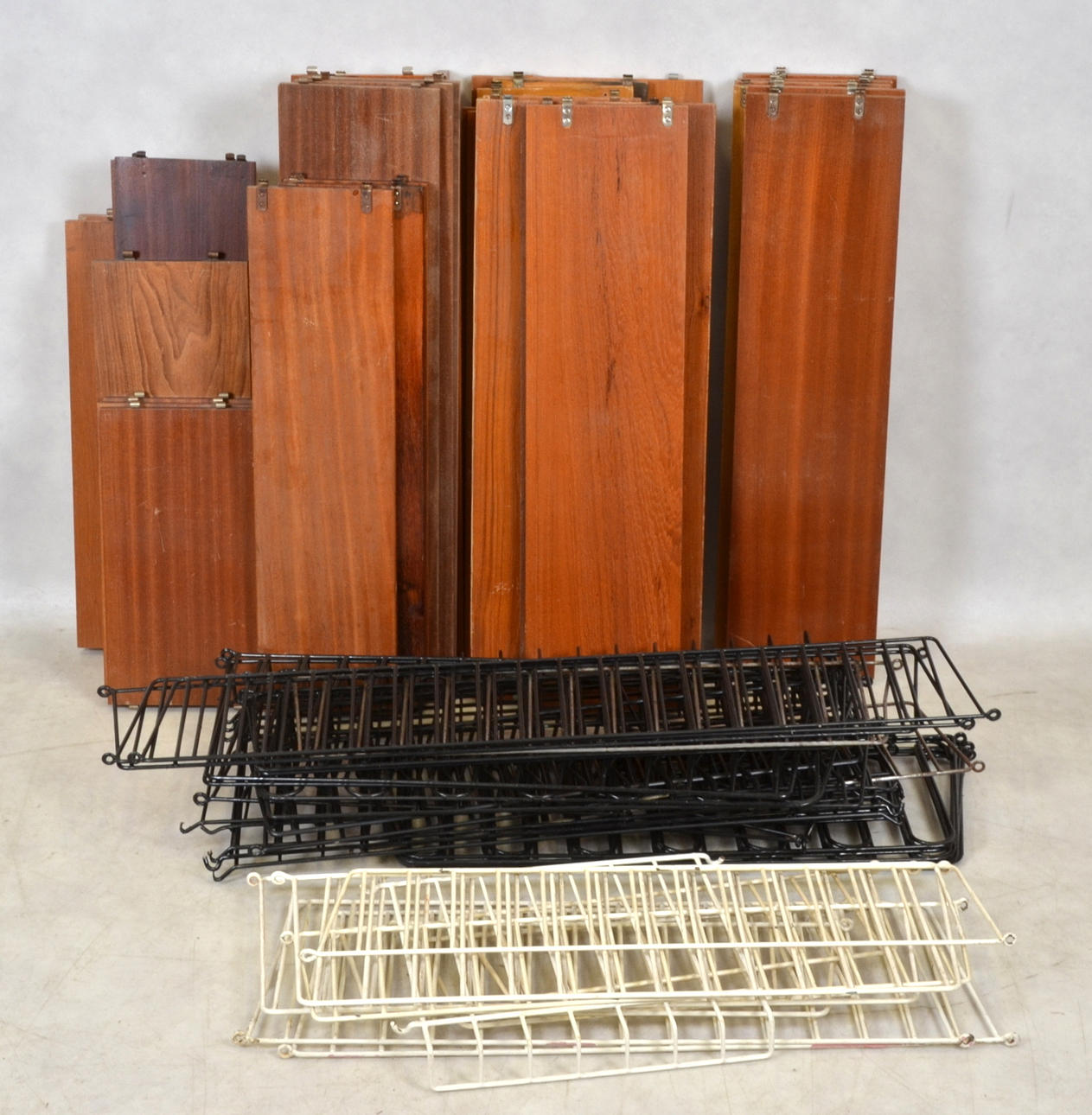 VÄGGHYLLOR, Stringmodell, 1900-tal.