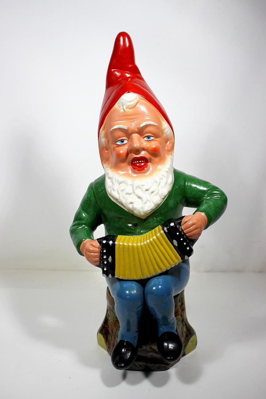 TOMTE MED DRAGSPEL, terrakotta, troligtvis en Heissner.