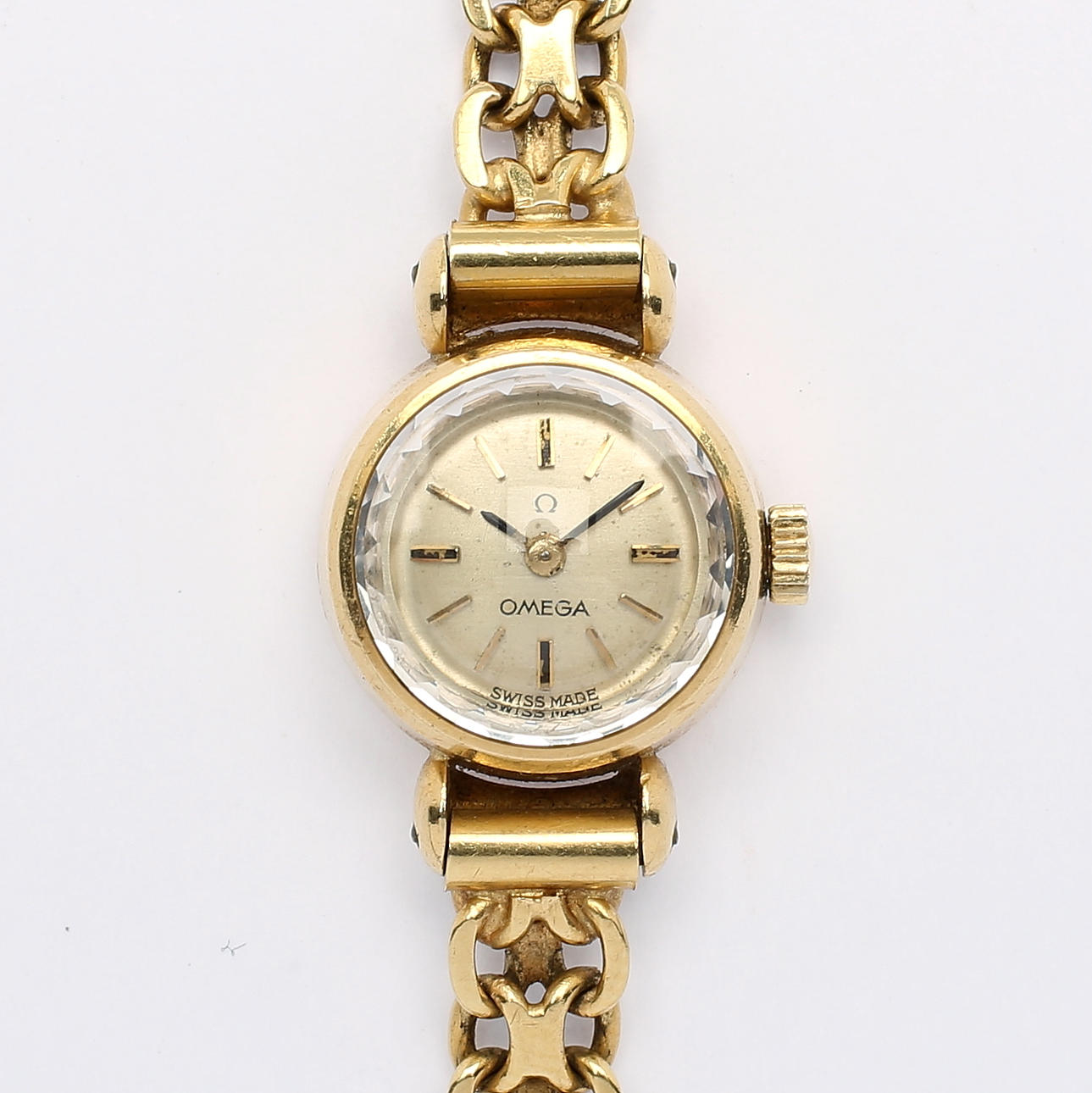 ARMBANDSUR MED ARMBAND, 18K, Omega. Totalvikt ca 19,2 g.