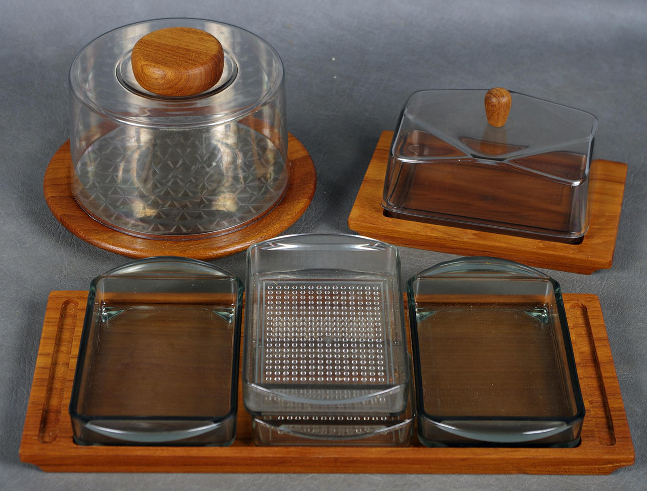 UPPLÄGGNINGSFAT, 3 stycken, plast, glas, teak.