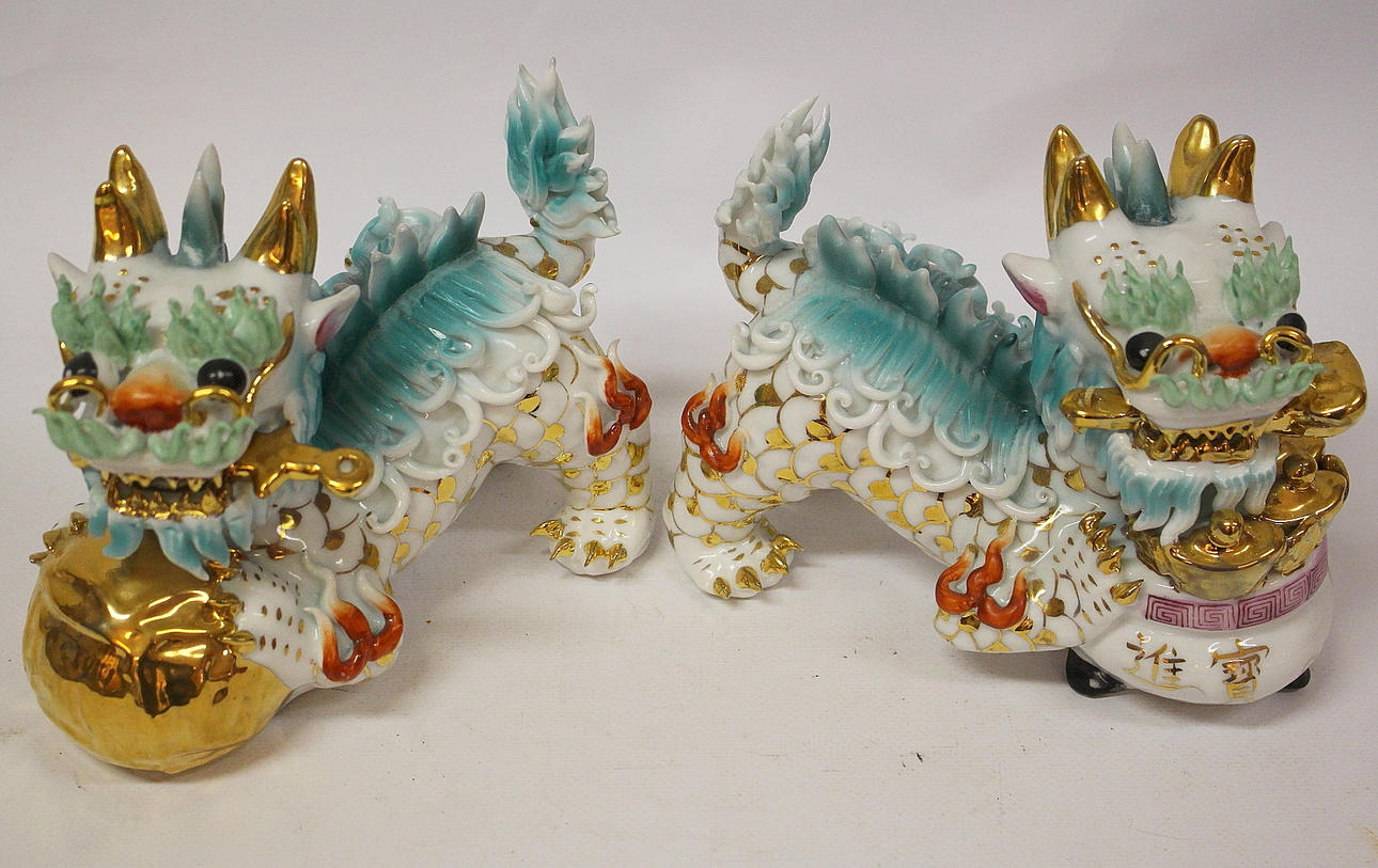 DRAKHUNDAR, ett par, porslin, Kina 1900-tal.