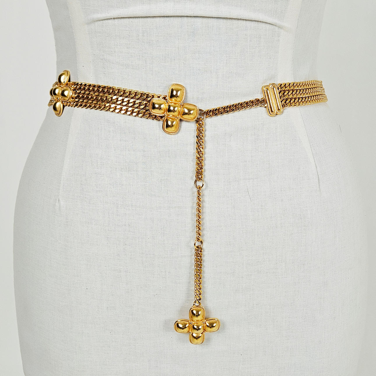 BEN-AMUN. Belt.