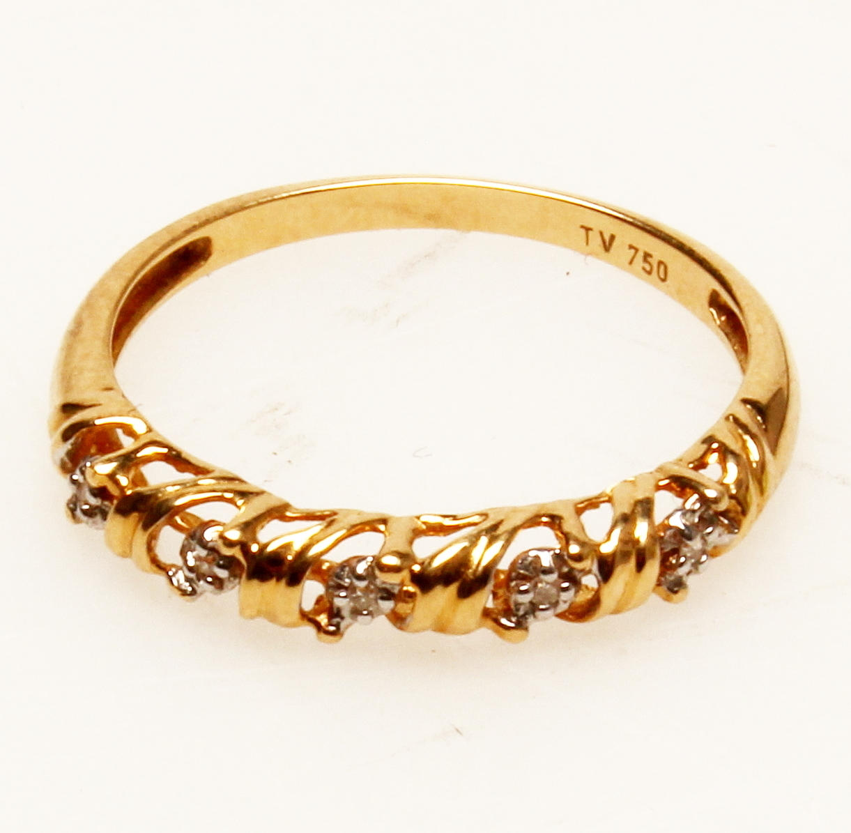 RING med 5 diamanter, guld, 18 K, vikt 1,81 gram.