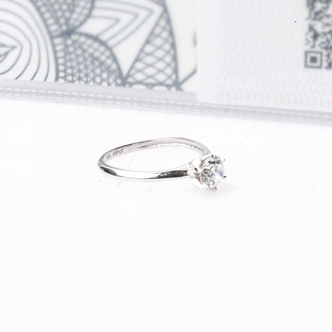 Ring i 14K guld med laboratorieodlad diamant 0,81 ct, F/VS1, rund briljant, SGL-certifikat.