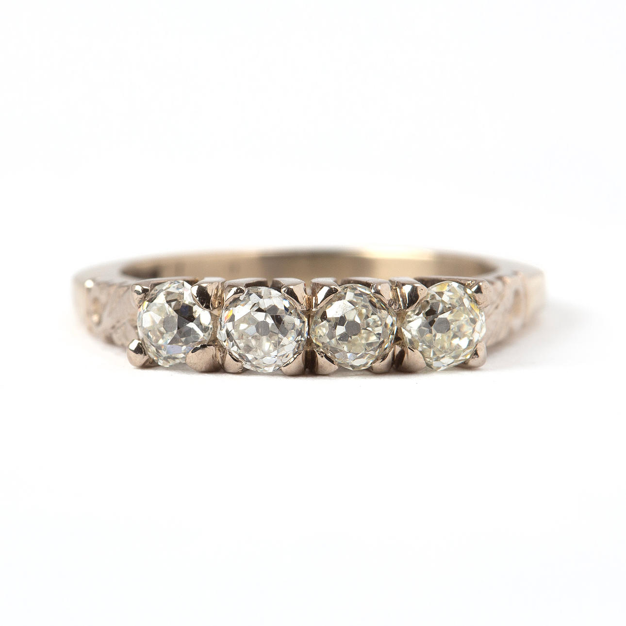 RING, 18K vitguld med diamanter.