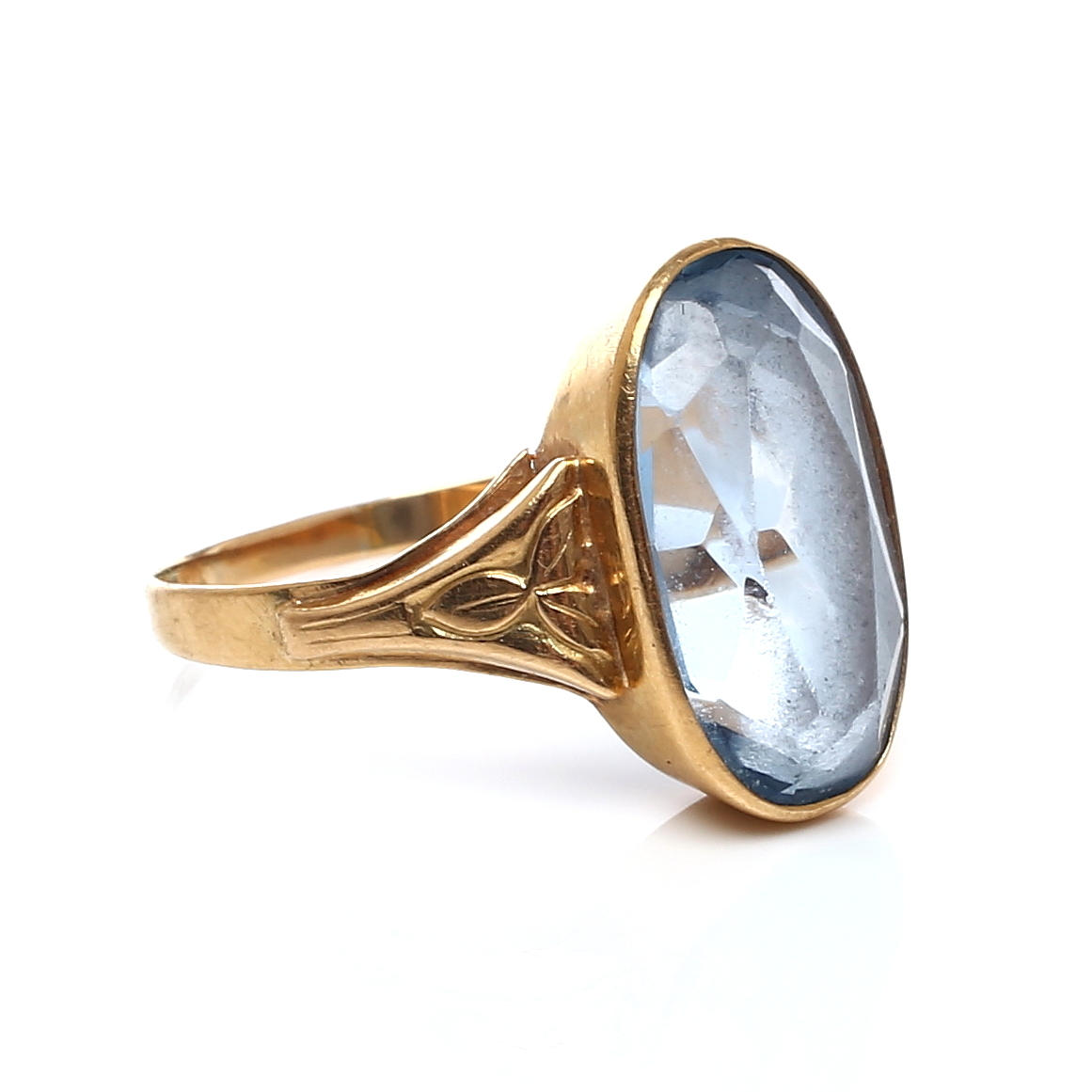 RING, 18k guld med blå sten, Stockholm, 1945.
