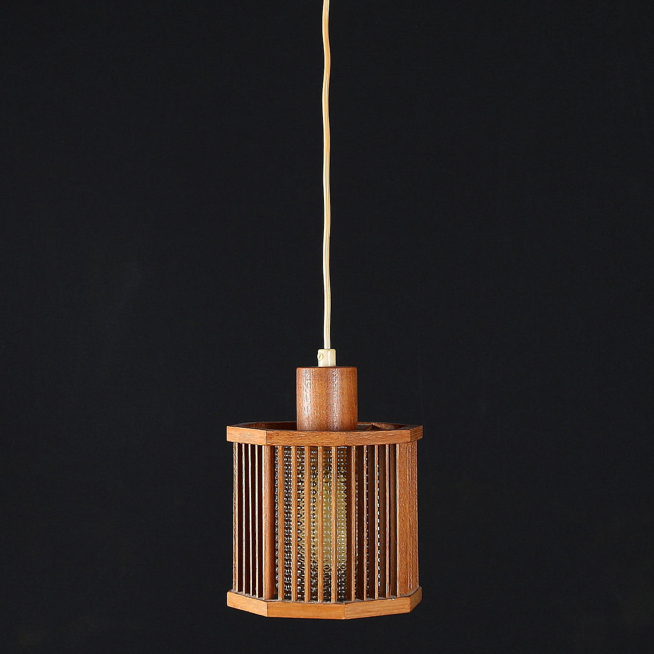 TAKKLAMPA, teak och glas, 1950/60-tal.