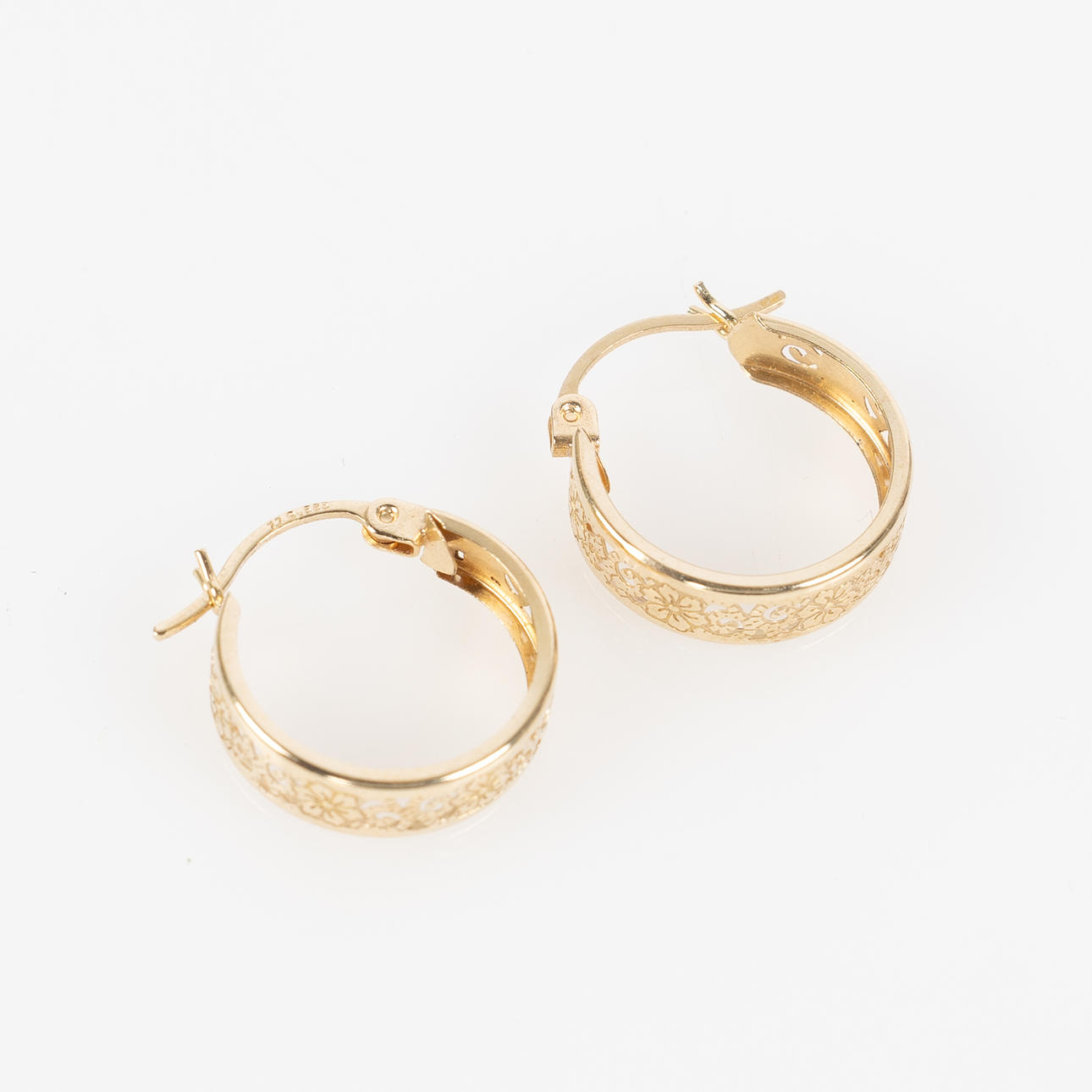 CREOLER, 1 par, 14K guld.