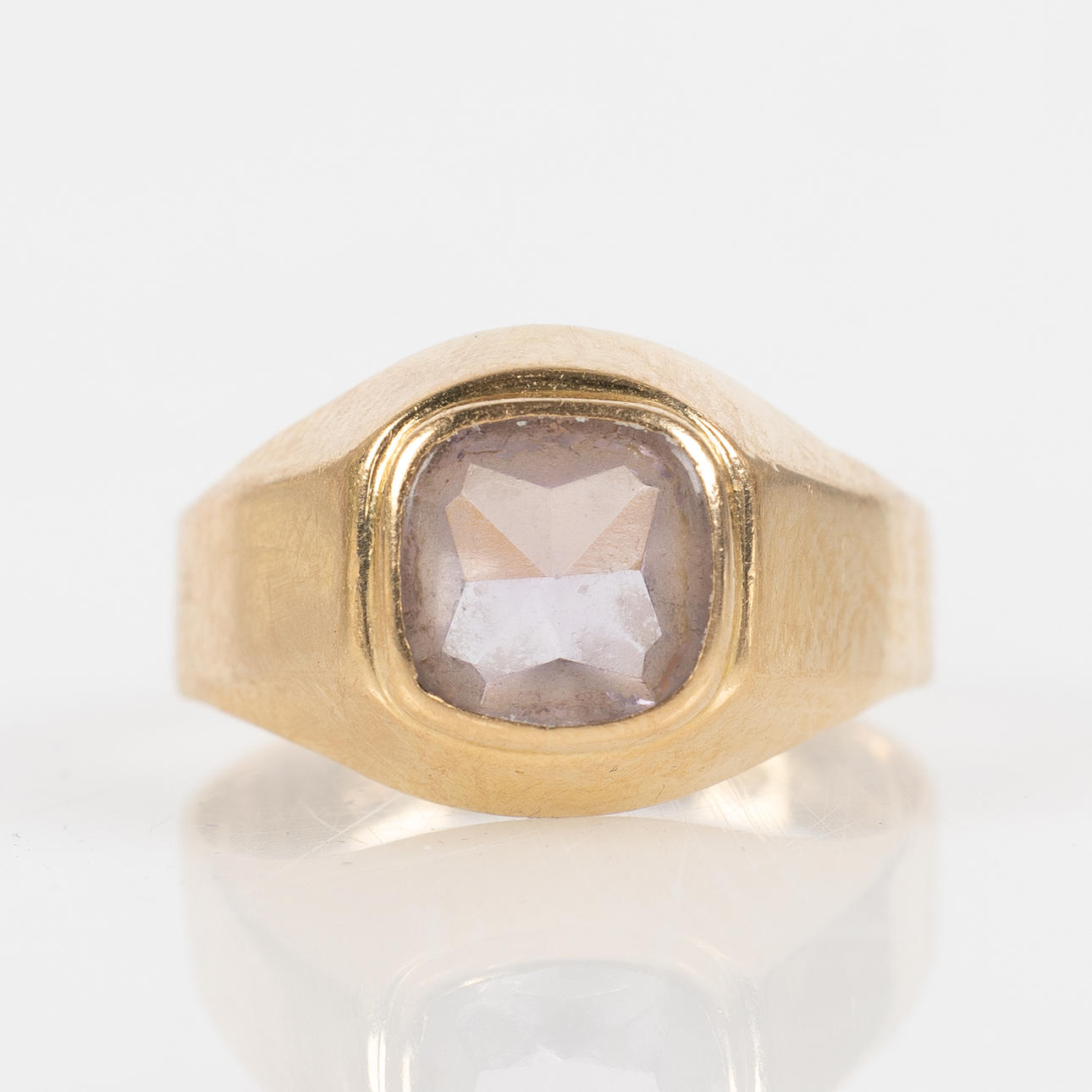 RING, 18K guld, ametist.
