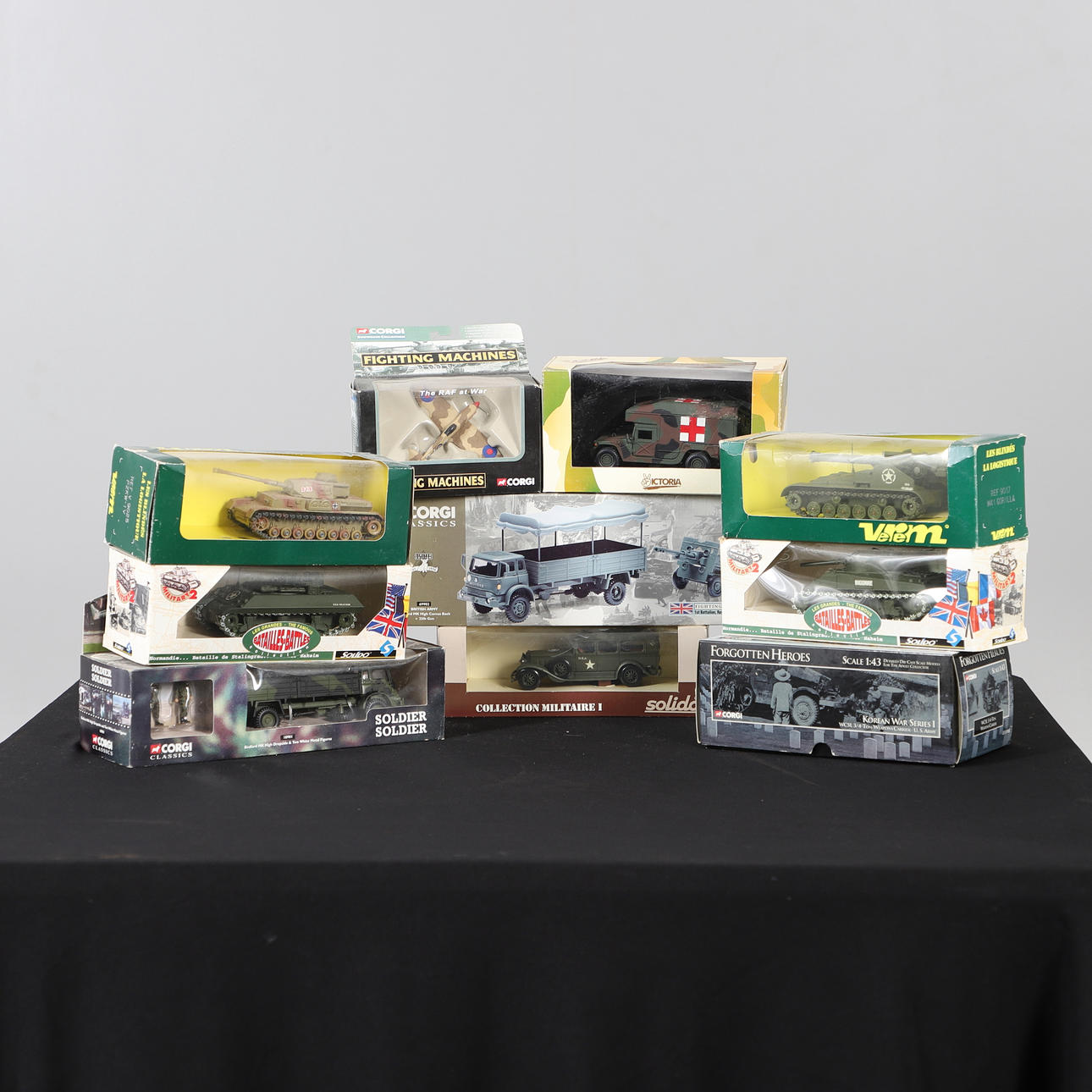BOXED TANKS & MILITARY MODELS - INCLUDING CORGI.