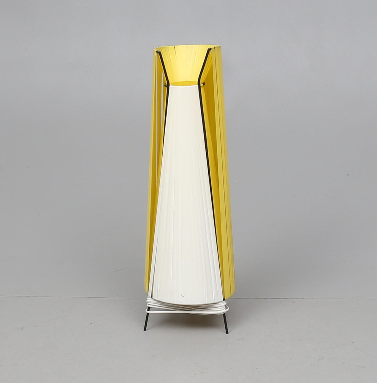 GOLVLAMPA, metall och plast, 1960-tal.