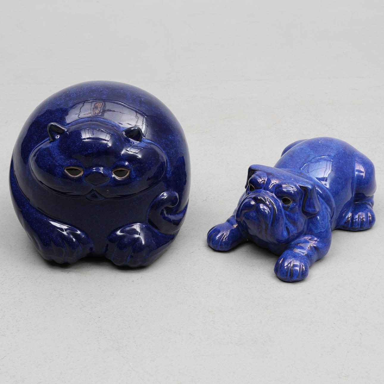 TRÄDGÅRDSFIGURER, Katt och hund, nutida.