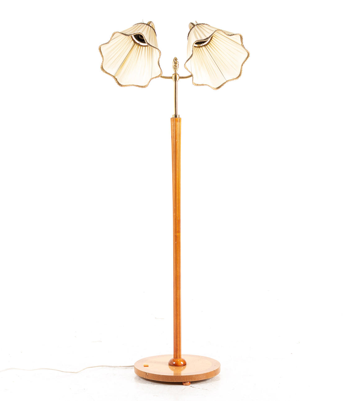 GOLVLAMPA, 2-armad, omkring 1900-talets mitt.