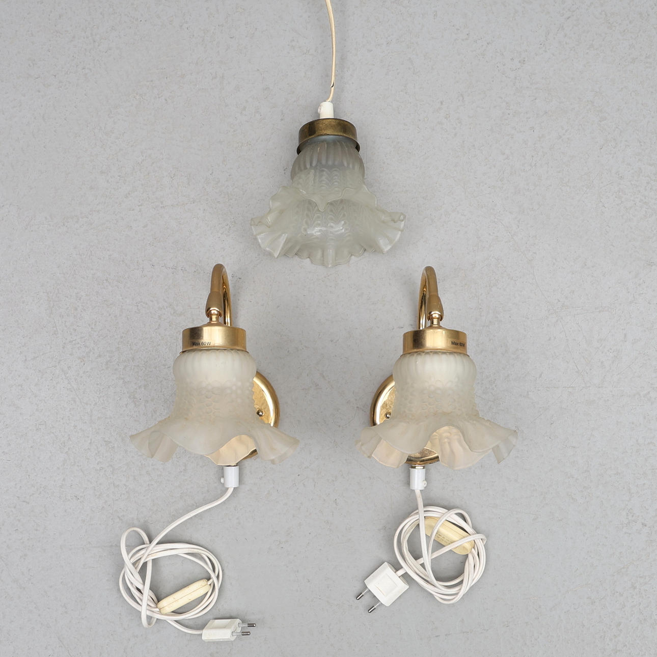 LAMPOR, 3 delar, vägglampor och taklampa, glas/mässing, 1900-tal.