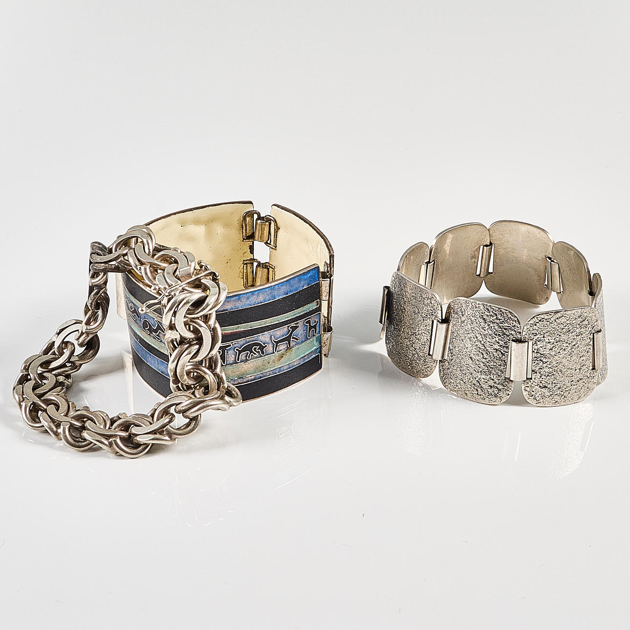 ARMBAND, 3 st, Silver, Bland annat Victor Janson Lindesberg, vikt. 195 gr brutto.