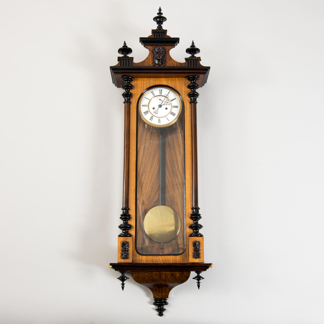 LODREGULATOR, mahogny med svärtade detaljer, nyrenässans.