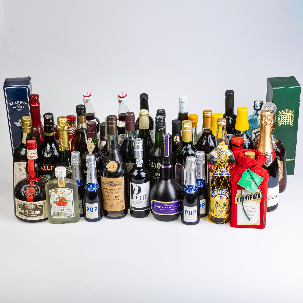 LARGE MIXED ALCOHOL COLLECTION.