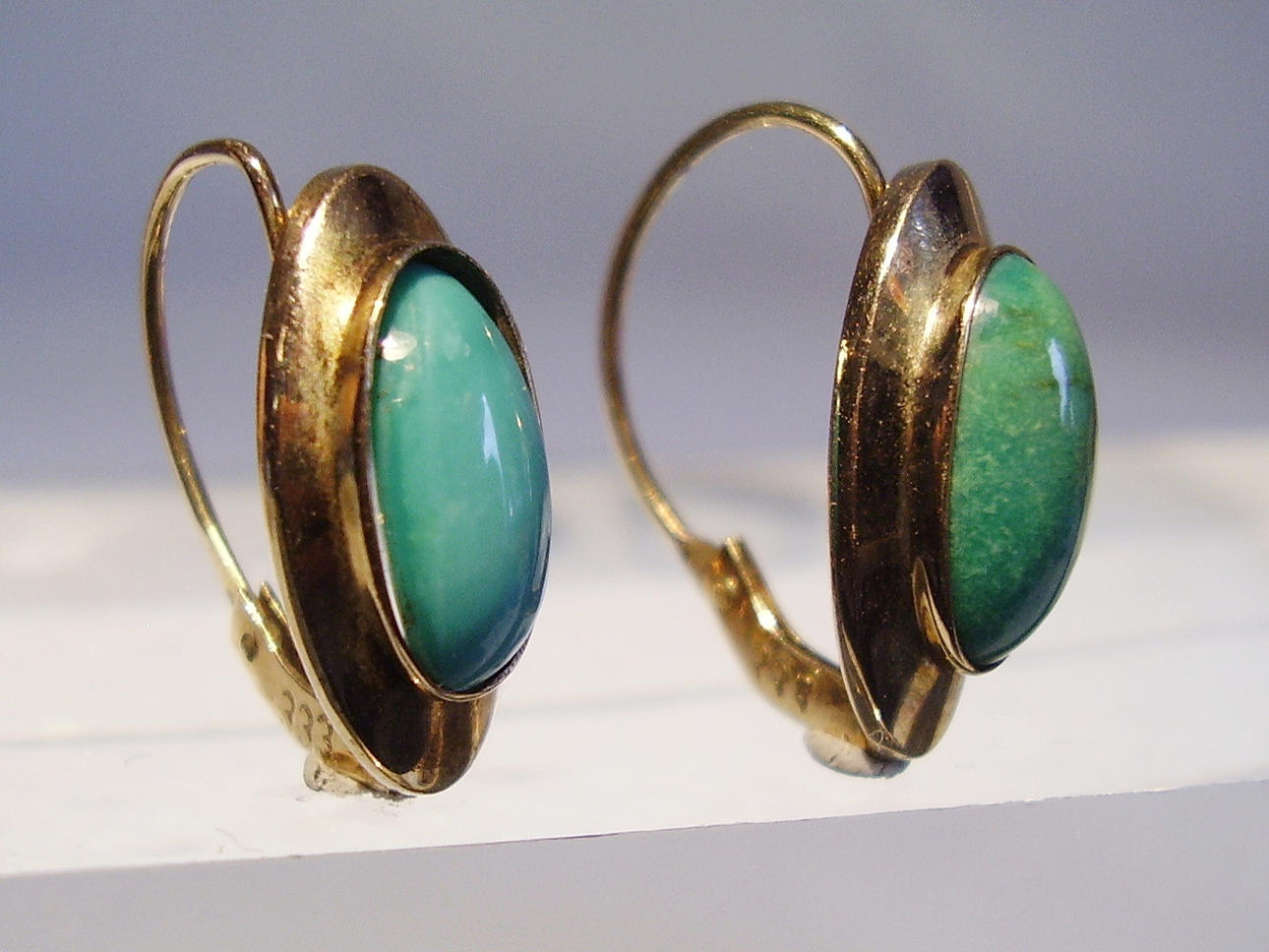 TURKOS ÖRHÄNGEN GULT GULD 8 carat.