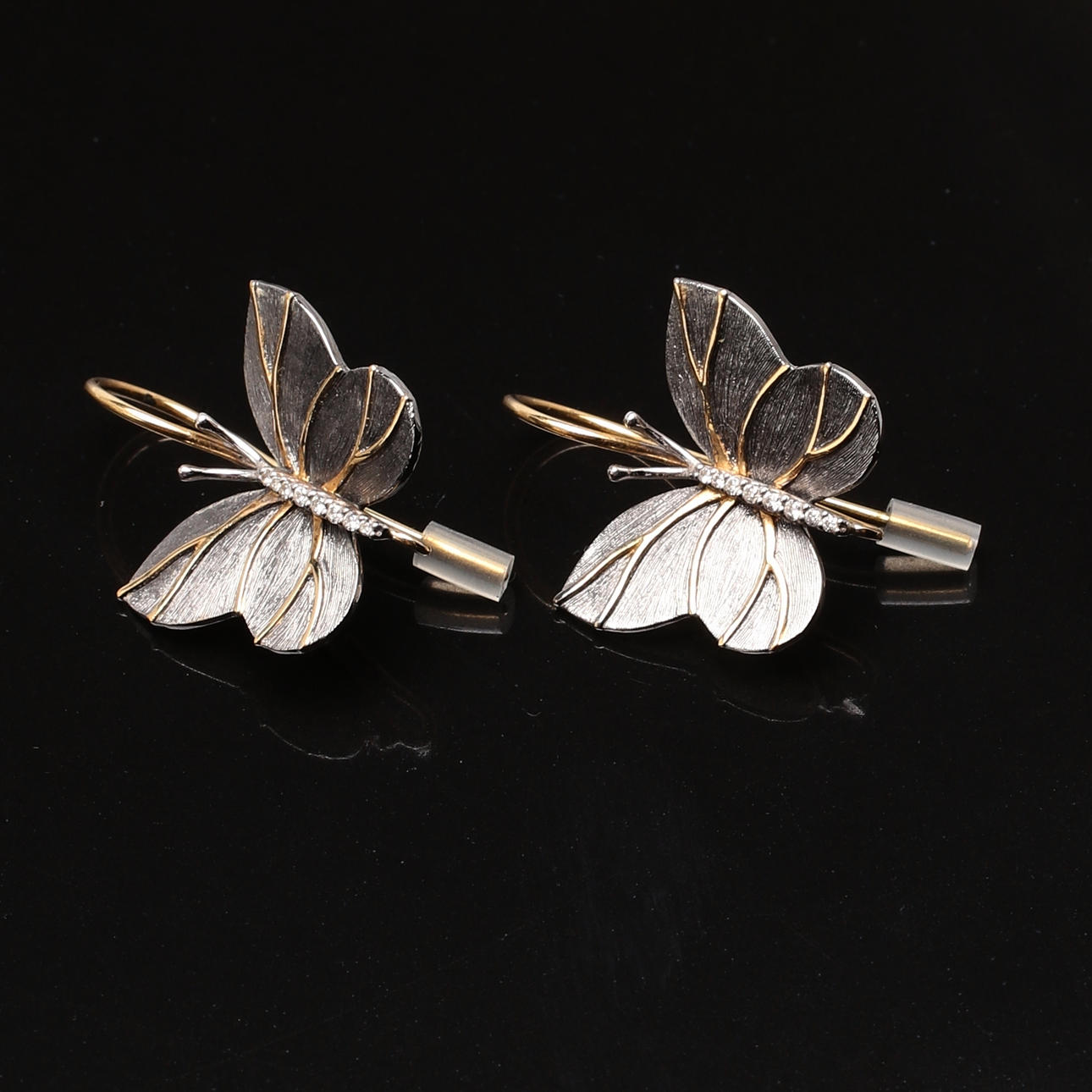 ØRERINGE, et par, 18K guld, "Katrine" Ole Lynggaard, Danmark.