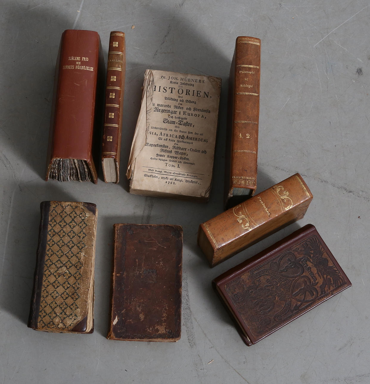 BÖCKER, 8 st, bland annat psalmböcker, Ottar Trallings Lefnads-Målning, 1600-1800-tal.