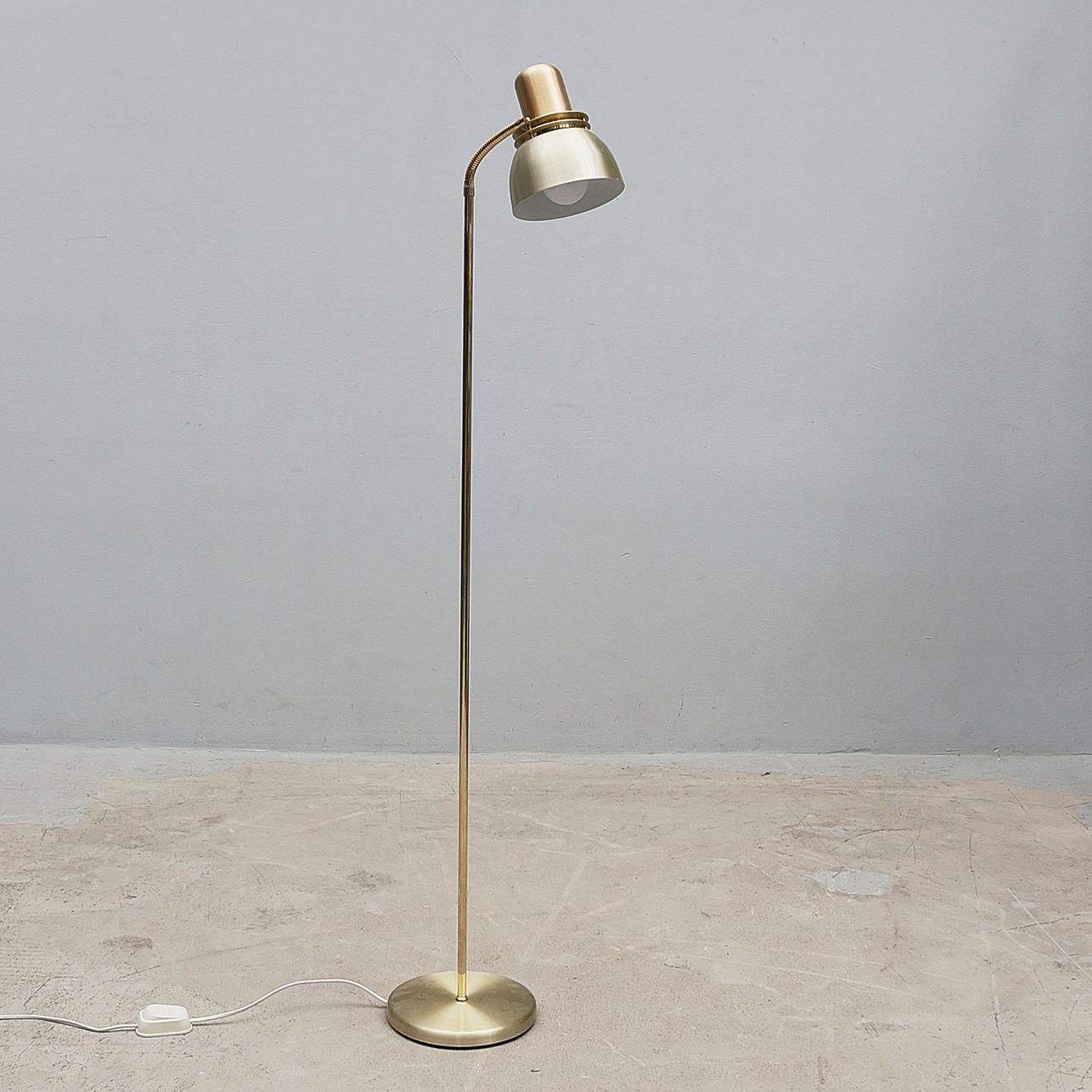 GOLVLAMPA, Mässing, Belid.