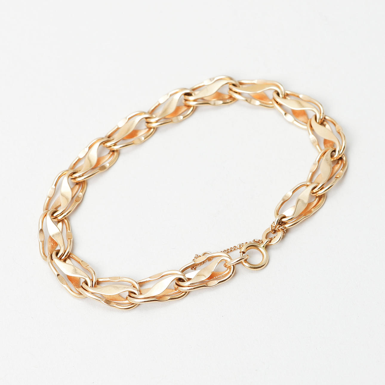 ARMBAND, 18k guld, vikt ca 14,5 gram.