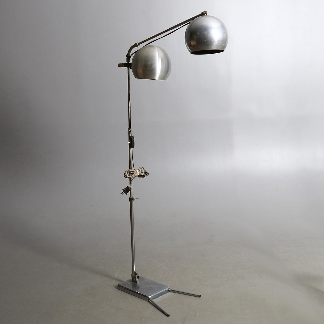 GOLVLAMPA, industristil.