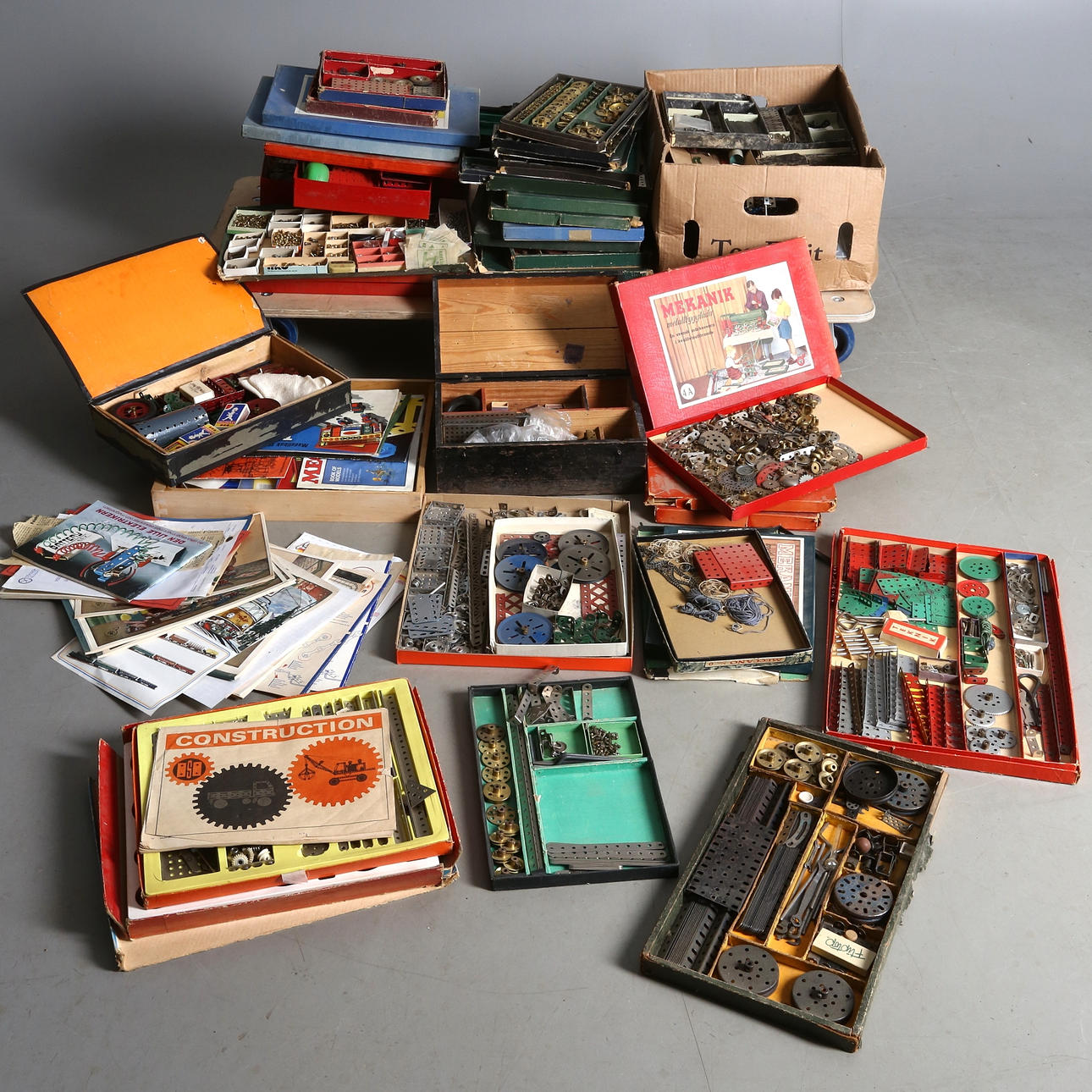 MECCANO MEKANIK MÄRKLIN med mera. Massor med bygglådor.