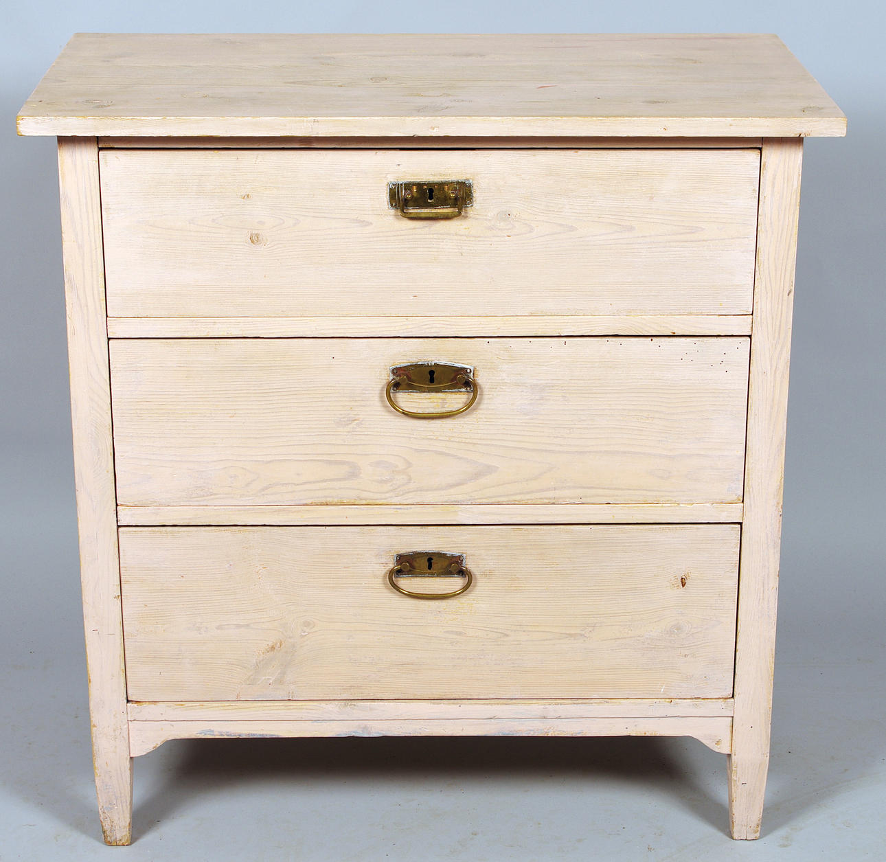 BYRÅ, 3-lådig, laserad fur, tidigt 1900-tal.