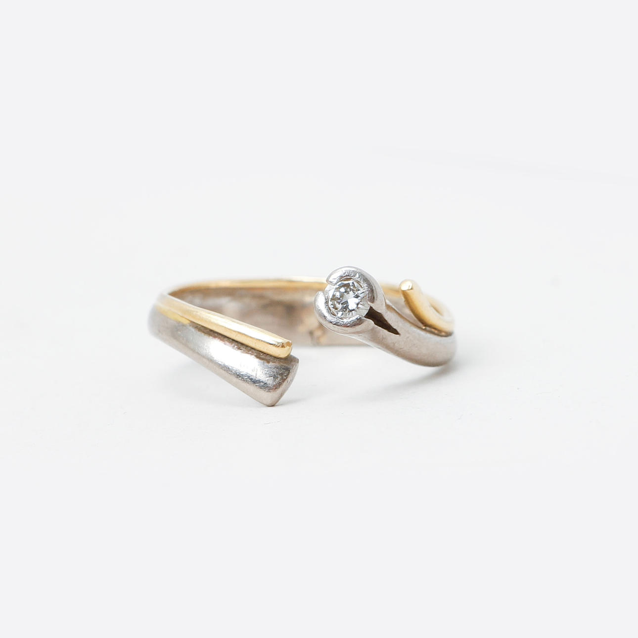 OLE LYNGGAARD. Ring, 18k guld, diamant ca 0,15ct, vikt ca 6,3 gram.