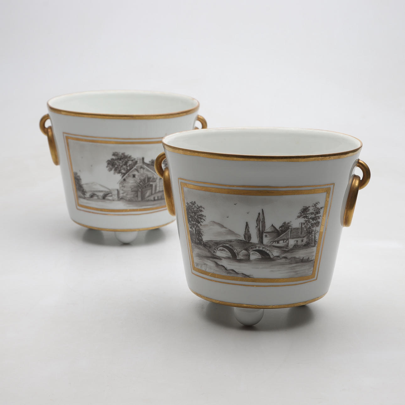 YTTERFODER, 2 st, porslin, 190-tal.