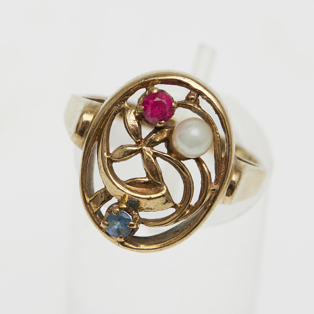 RING, 8k yellow gold, ruby, sapphire, Akoya pearl.