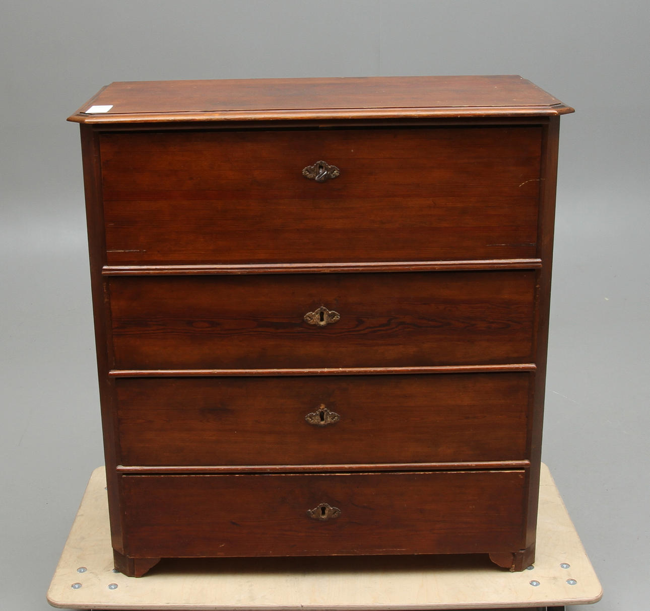 CHIFFONJÉ, omkring 1900.