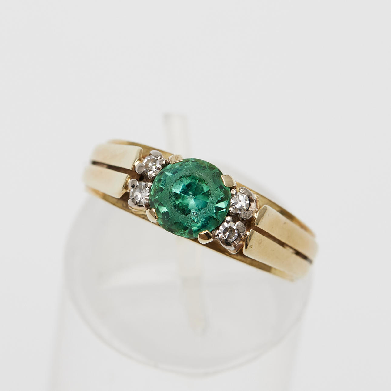 RING, 585 gulguld, syntetisk smaragd, briljanter.