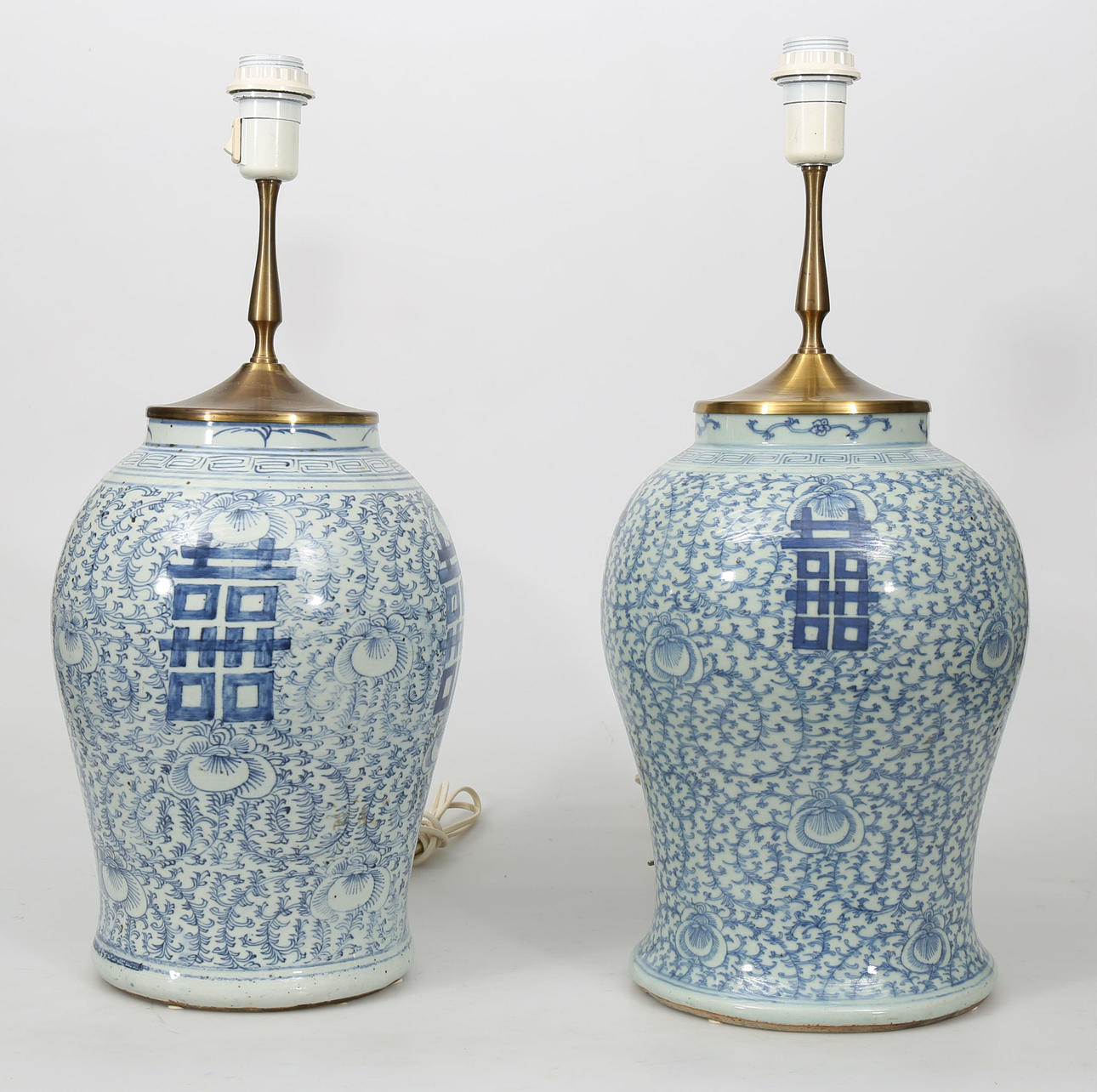 BORDSLAMPOR, porslin, 2 stycken, Kina, 1800-1900-tal.