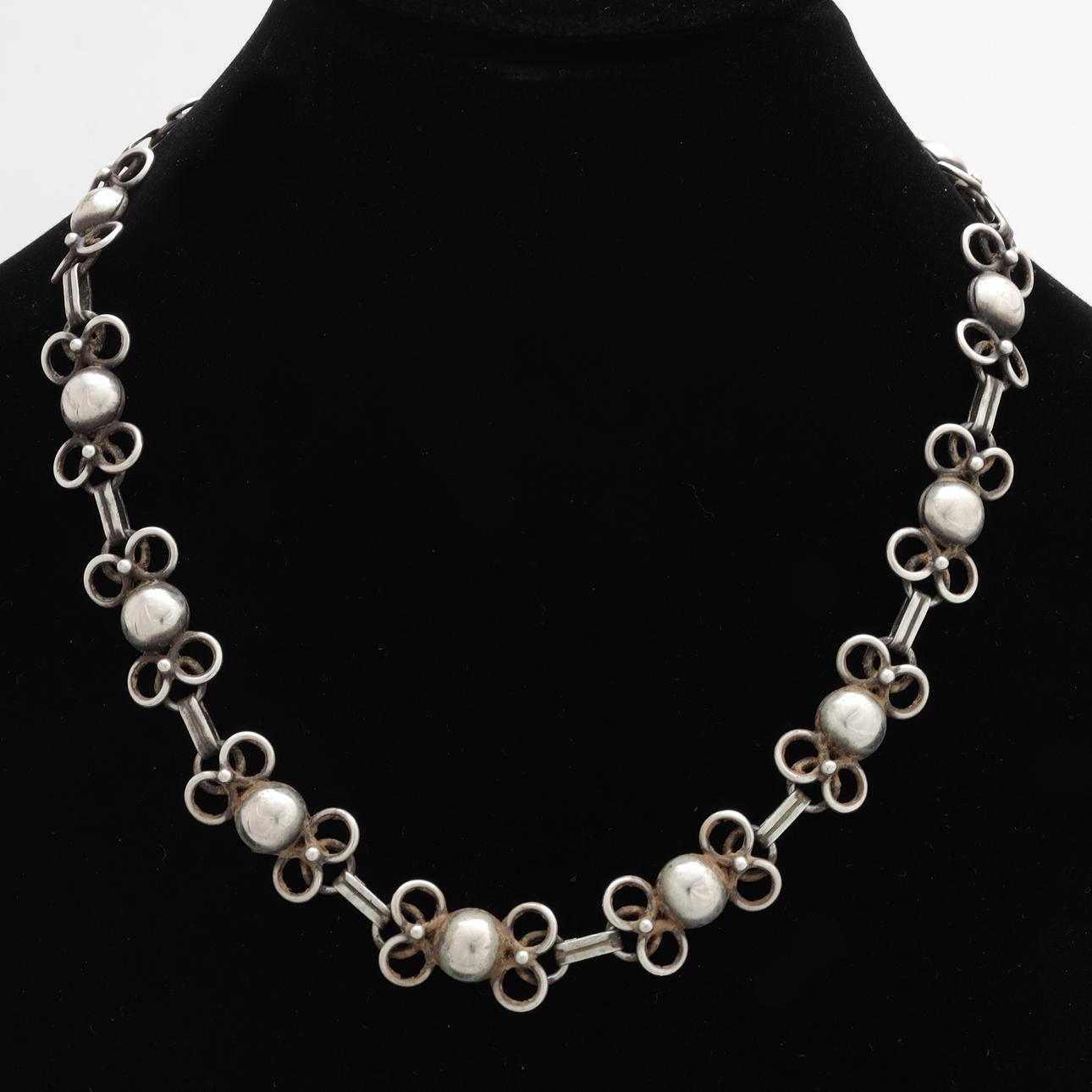 HALSBAND, silver, vikt 28,8 gram.