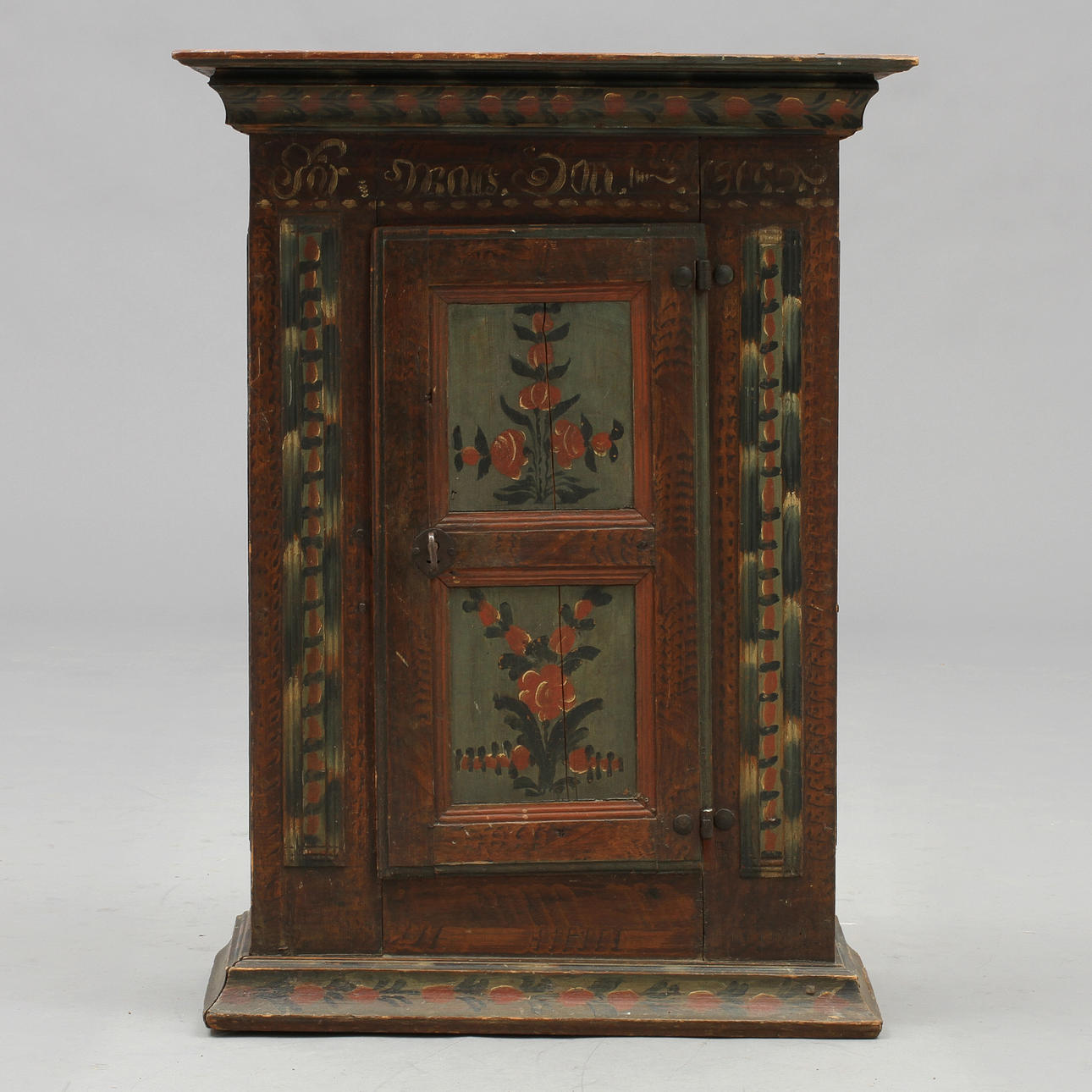 VÄGGSKÅP, allmoge, 1800-tal.