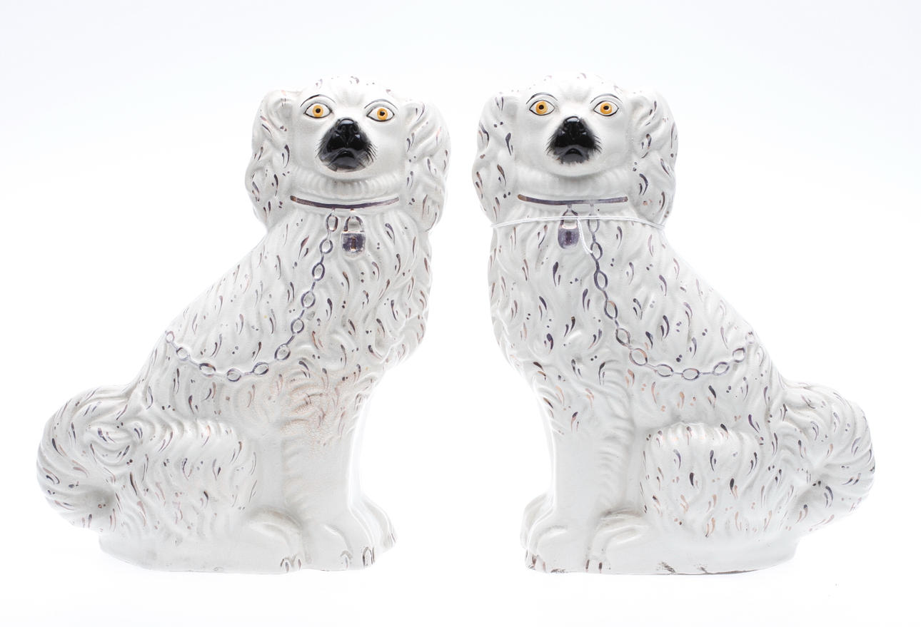 FIGURINER, ett par, flintgods, troligen Staffordshire, 1800-tal.