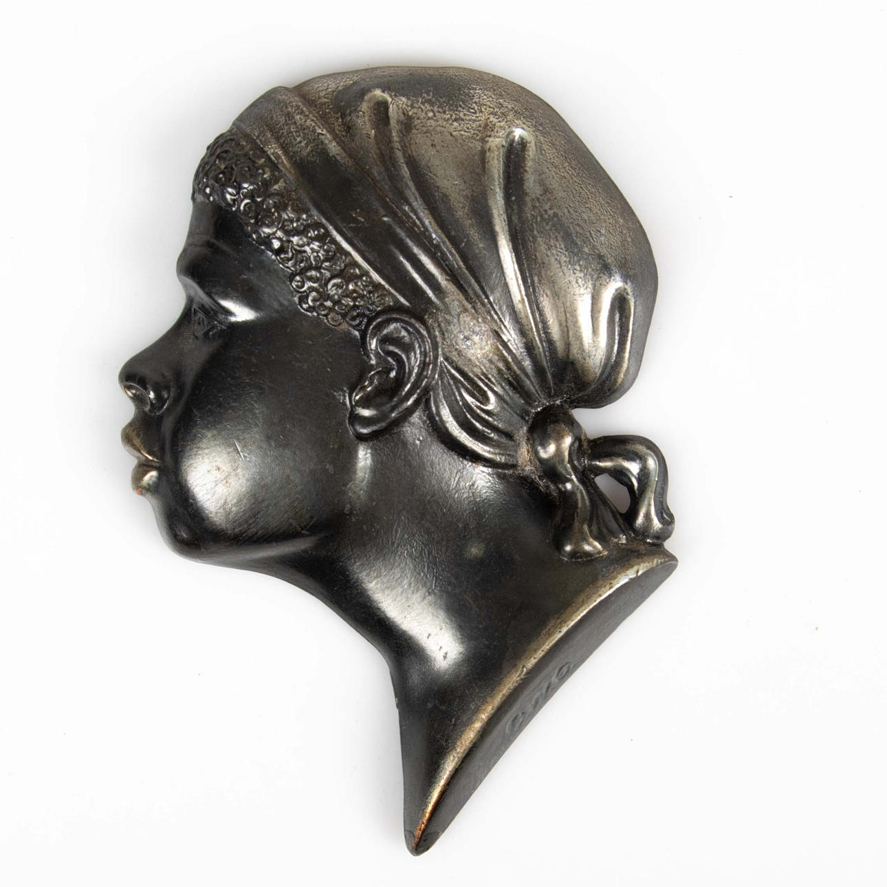 VÄGGRELIEF. Porträtt, metall, Zero, Danmark, 1900-tal.