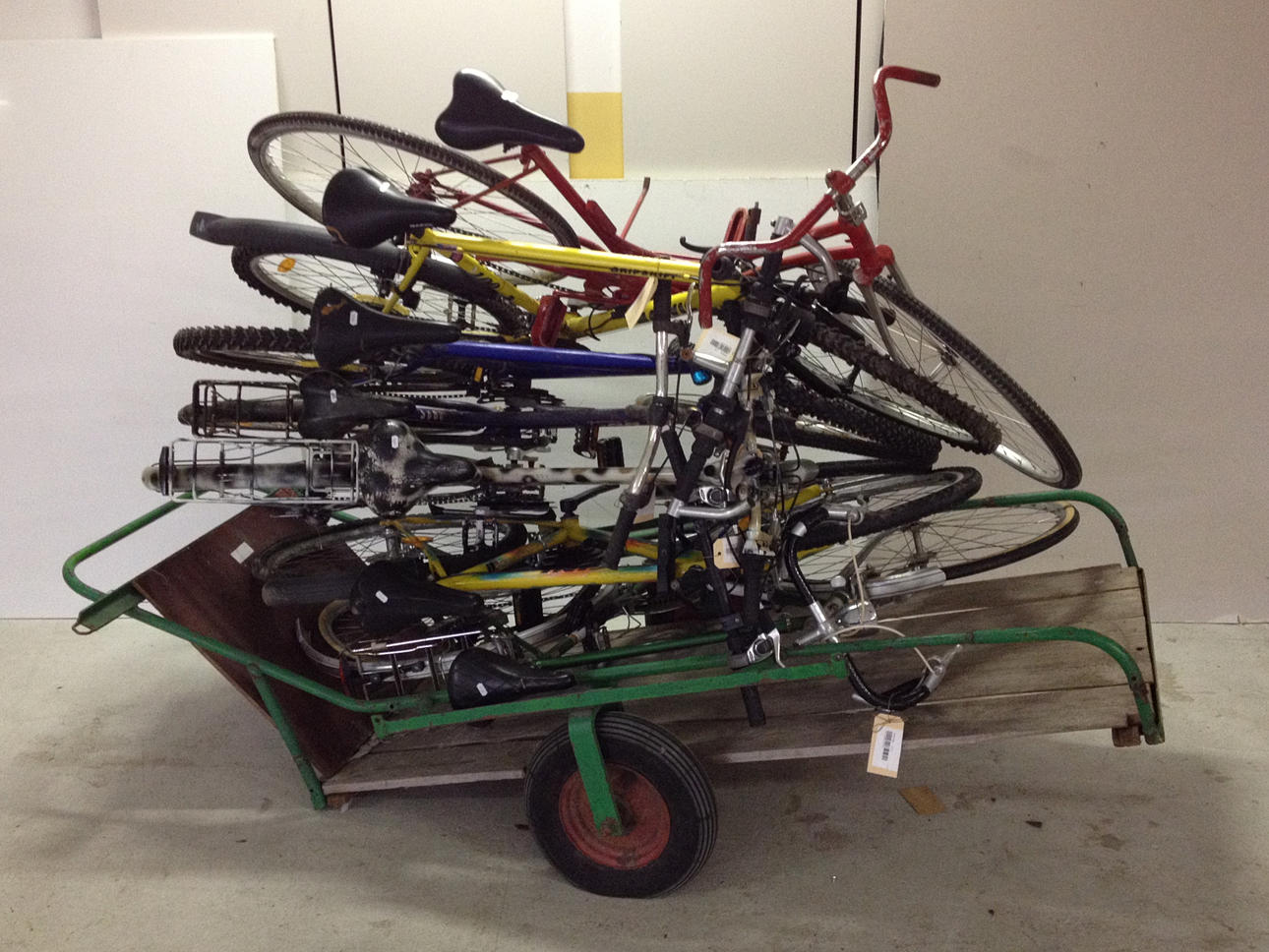 CYKLAR, 7 st, renoveringsobjekt + dragkärra.